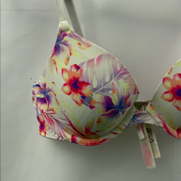 PINK Victoria's Secret Wear Everywhere T-shirt Bra 32B Floral White Purple Pink - Picture 2 of 10